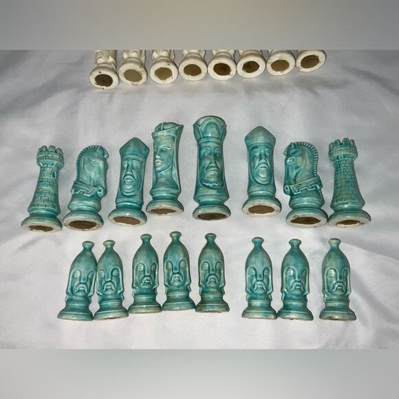 VTG DUNCAN MEDIEVAL CHESS SET GLAZED TURQUOISE WHITE CERAMIC COMPLETE 32 PIECES - Picture 16 of 16